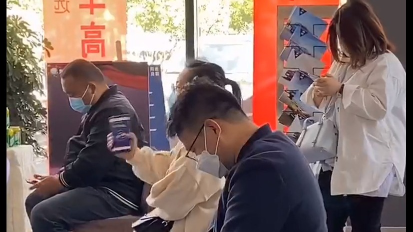 新车上市高大上？ 那是你没拍到现场“俗气”的事