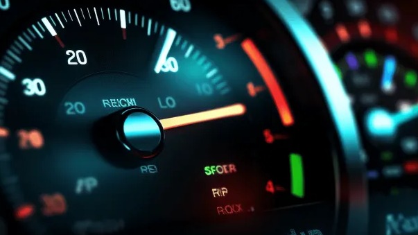 燃油车新规倒计时，谁在沙滩上“捡贝壳”？