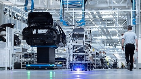 奔驰与沃尔沃汽车因风暴暂停美国工厂生产