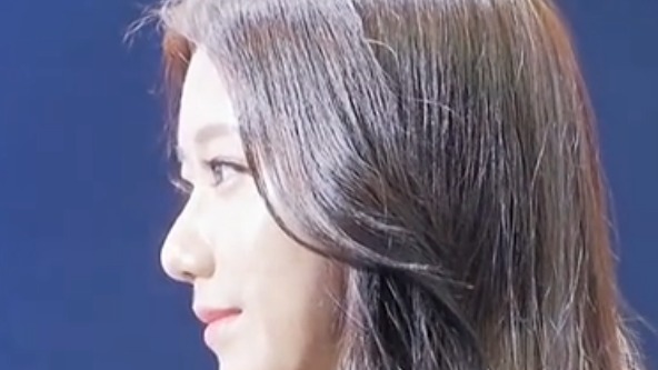 韩国顶级车模，看了一遍又一遍