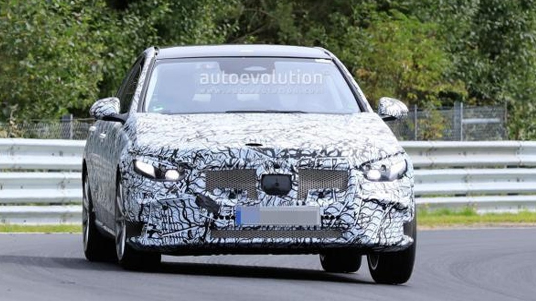 曝光全新奔驰C级内饰谍照 采用独立双屏设计