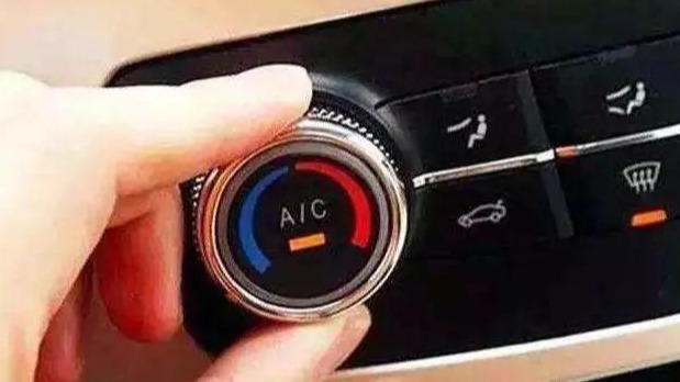 车窗起雾 吹啥风？空调可别乱设~