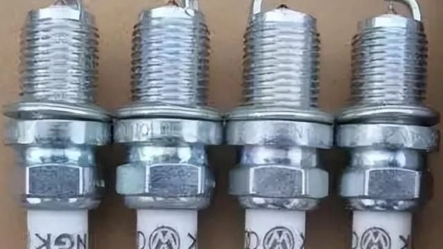 更换火花塞需要注意什么？一不小心发动机就报废了