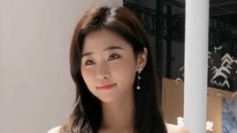 小姐姐首次当车模，有些害羞