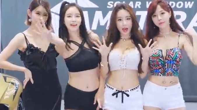 韩国美女车模-性感白皙大长腿