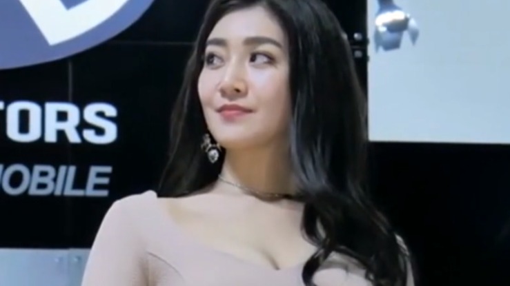 韩国顶级车模，看着真舒服！