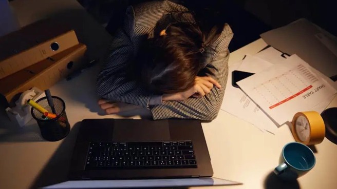 刀口向内，那些被内卷吞噬的汽车打工人