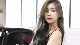 美女车模火辣热舞