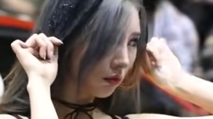 性感车模，身材好棒