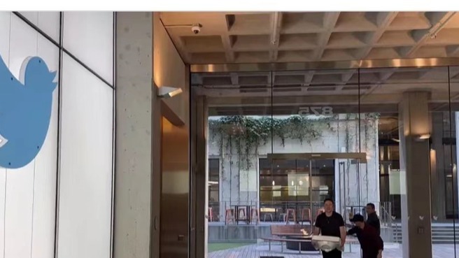 马斯克发文宣称“推特自由了”，开除推特CEO