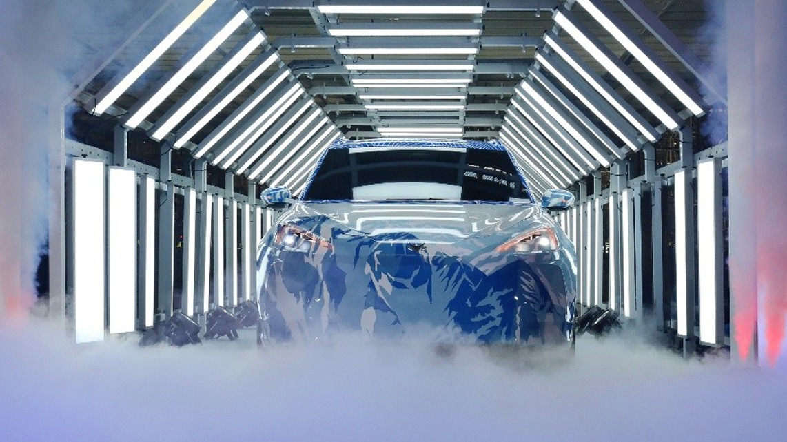 ARCFOX试生产首车下线 将于明年上半年开启预售