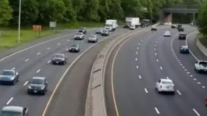 高速开车，这5件危害很大事一定不能做！