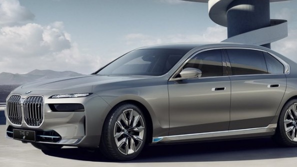 标配BMW悬浮式巨幕，宝马i7更详细配置曝光