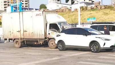 车子被人撞了可以不要他赔，直接走吗？听喵哥一句劝，别充好汉