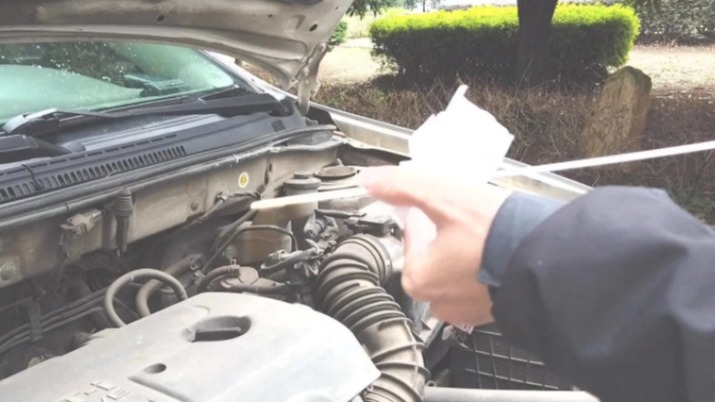 车子容易烧机油，超过标尺最上限可以吗？对车有什么影响？