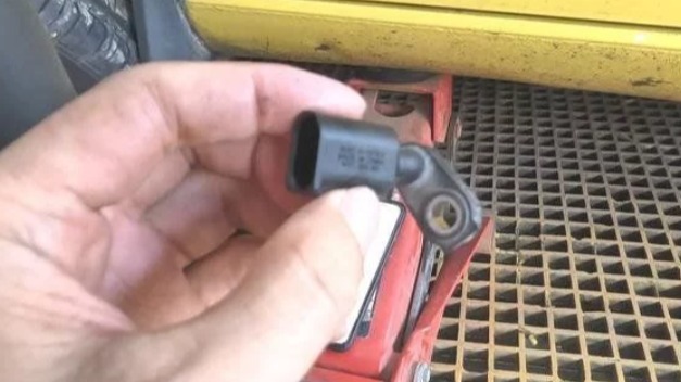 车子才修好没几天又坏了，结果是换错零件，该不该找修车店的麻烦