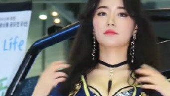 美女车模，闪亮迷人