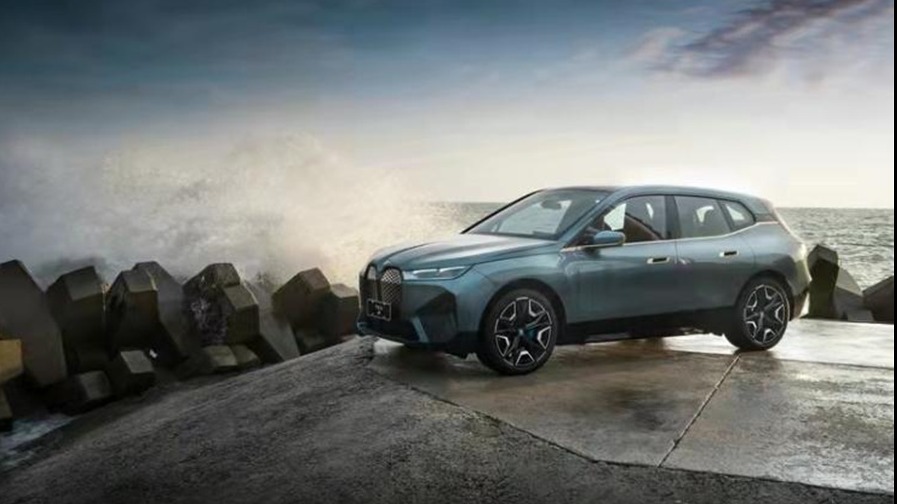 宝马奔驰去年赚得盘满钵满 在开发电动汽车上你追我赶