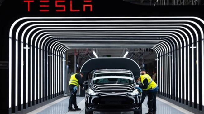 特斯拉被逼急了，究竟谁最遭殃？