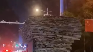 为什么很多司机晚上开车，都不会走最左侧车道？喵哥告诉你原因