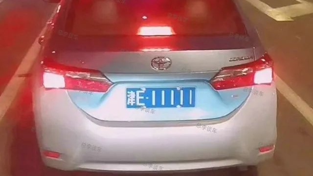 中国最牛的出租车，有的从夏利变宾利，有的经常接新娘