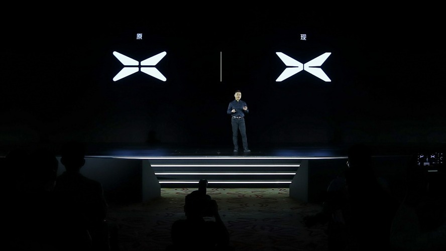 坚持不换名字的小鹏汽车，来了次品牌焕新