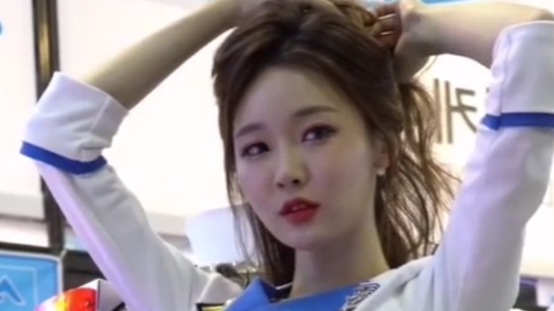 韩国时尚美女车模，清纯迷人非常可爱