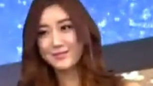 实拍成都车展美女车模云集 争奇斗艳很养眼