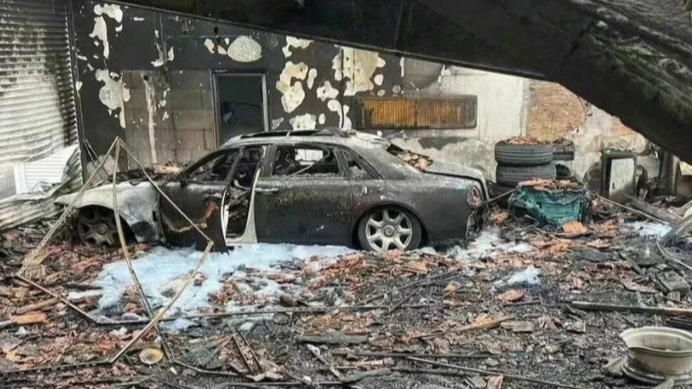 多辆豪车被烧原因不明如何索赔？律师：可先报保险“代位赔偿”