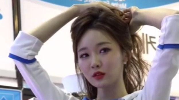 韩国时尚美女车模，清纯迷人非常可爱