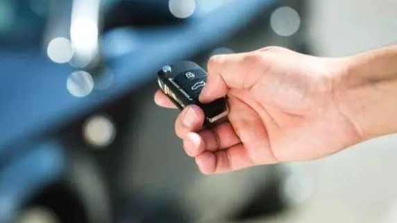 锁不住车门，见不得超车...国人常见的“开车强迫症”你有吗？