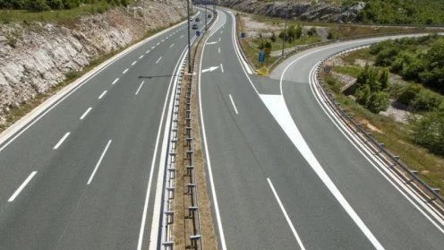 然而，对于很多身处外地工作的车主而言，驾车回家前给车做个保养是必不可少的，选择一款适合长距行驶的机油也是重要的一环。