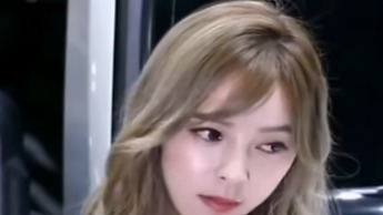 性感女车模来了！