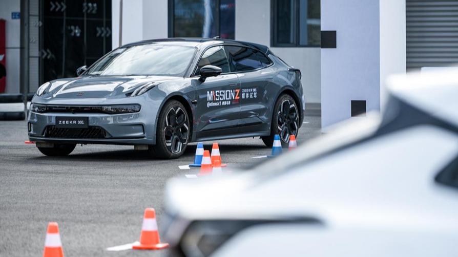 ZEEKR 001试驾：开着3.8秒破百的车上路是什么体验