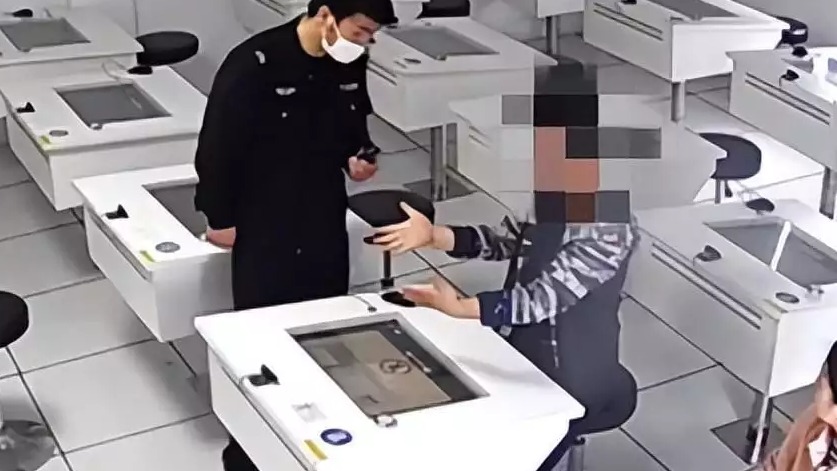 男子摩托车驾考作弊 民警火眼金睛抓现行