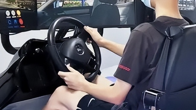 大学生学驾照能有多搞笑，教练的暴脾气失效：遇上你是我要渡的劫