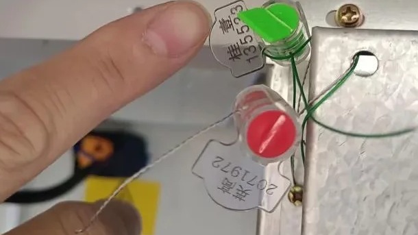 加油超过汽车油箱标注容量，市民质疑加油站“作弊”