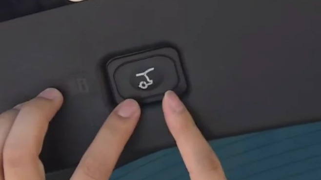 花新车价却买到展车？男子：蓝牙连了十几个、老婆都误会我了