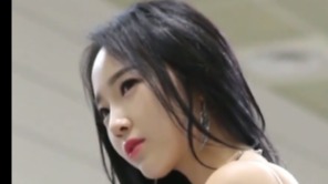 韩国车模金多娜，肉丝高跟展现迷人气质！