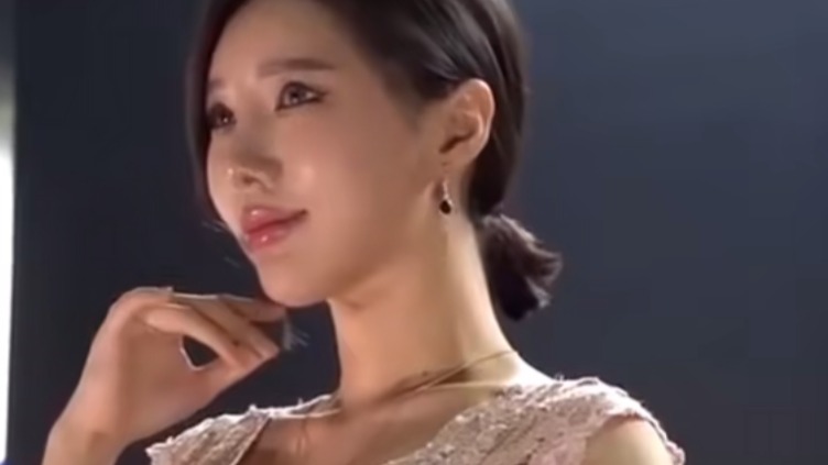 女神车模，丰满身材，人见人爱！