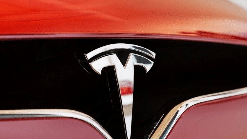 特斯拉重新在美国推出EAP 辅助驾驶服务，售价 6000 美元