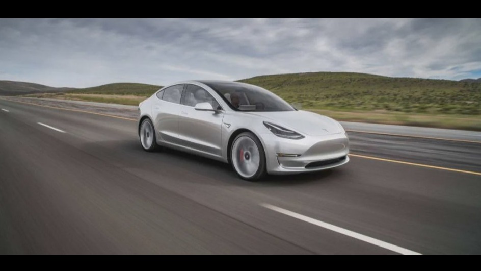 特斯拉Model 3车价一降再降 老车主前来“讨说法”