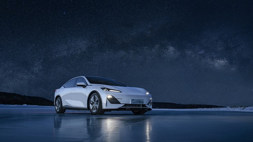 长安汽车再押电动化：“深蓝”发布  UNI晋升为品牌全系电气化