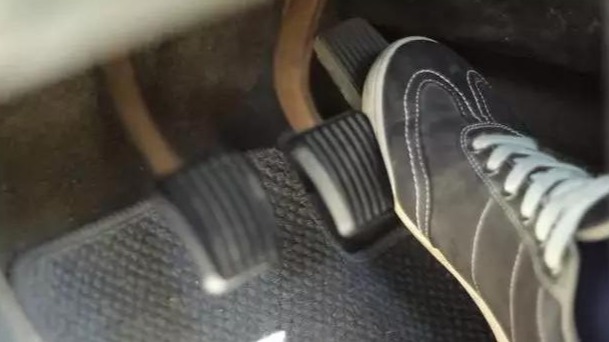 90%驾驶员踩刹车的方式是错的，你是正确的那10%吗？