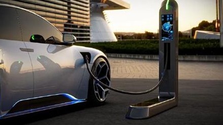 换电与超充并行 2024补能赛道迎新阶段