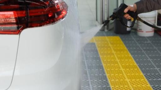 养一辆十万元的车要花多少钱