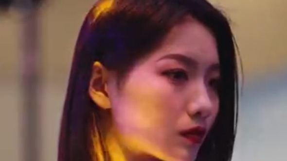 不愧是韩国第一车模，转过身的那一刻，感觉自己恋爱了！