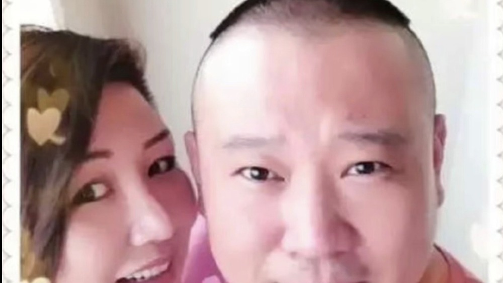 德云社全体为“纲太”打Call 郭德纲送礼物有一套