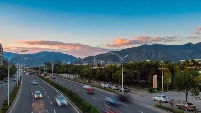 路遇高速爆胎和刹车失灵有什么办法可以自救？