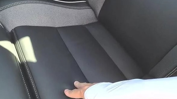 老司机为什么不用汽车座套？真的不建议你乱加，安全隐患很大